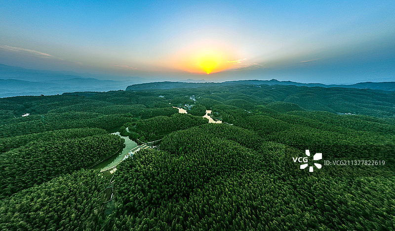 浩瀚竹海缀夕阳——四川宜宾蜀南竹海自然风光图片素材