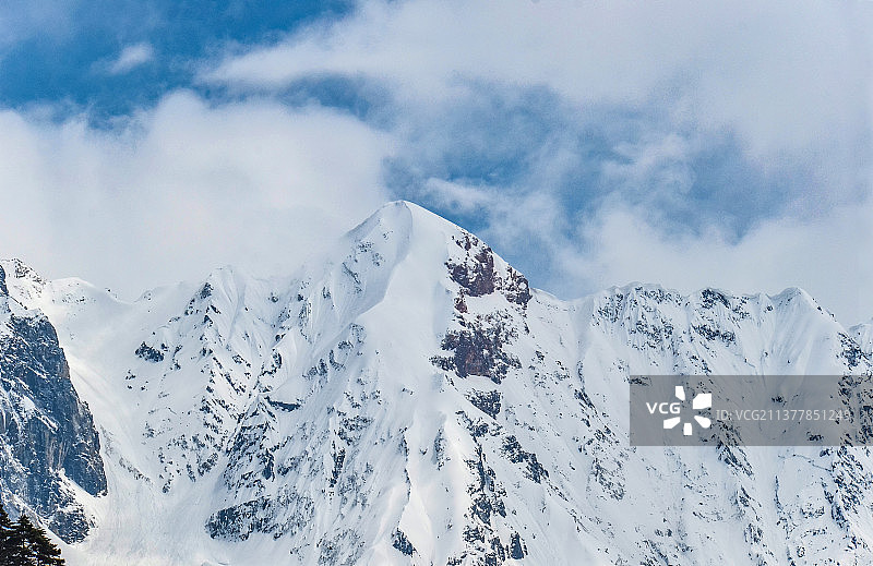 嘎隆拉雪峰图片素材
