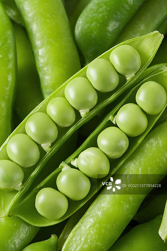 新鲜的绿色生豌豆图片素材