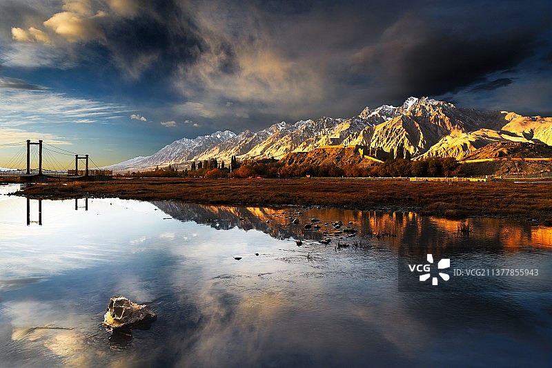 晨曦初露金草滩图片素材