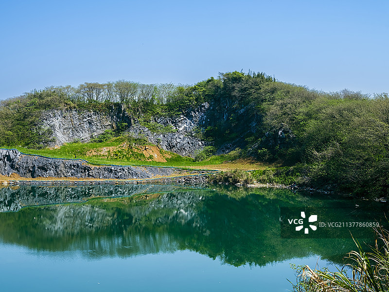 杭州·余杭废弃的岑岭矿山图片素材