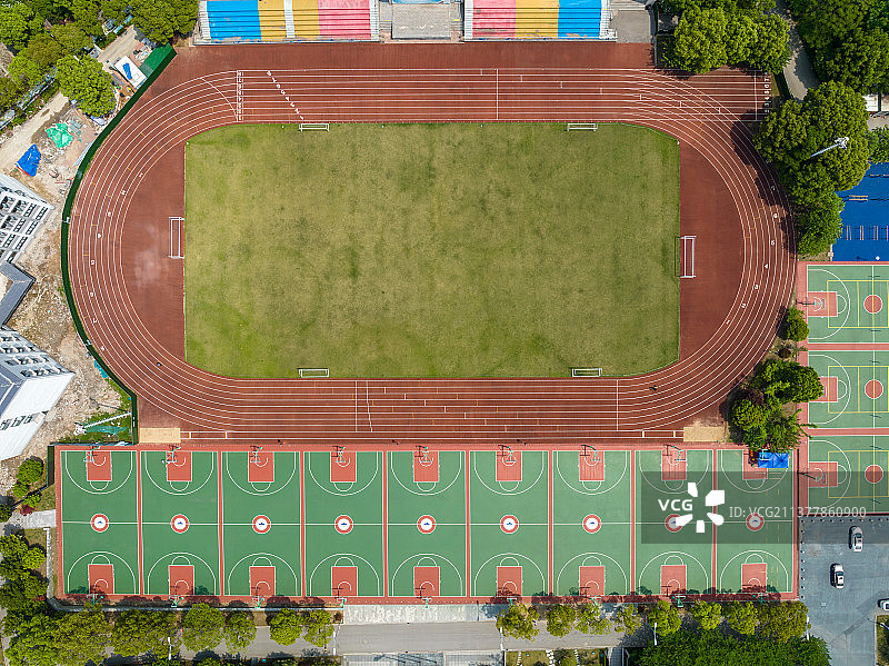 江苏省无锡市青山高级中学校园体育场航拍风光图片素材