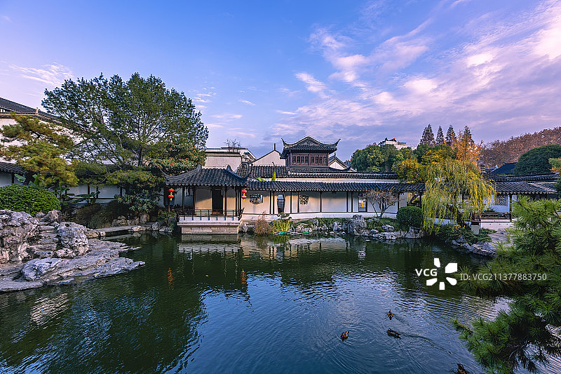 落日时分的瞻园+南京图片素材