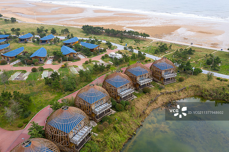 航拍海边房车营地度假区图片素材