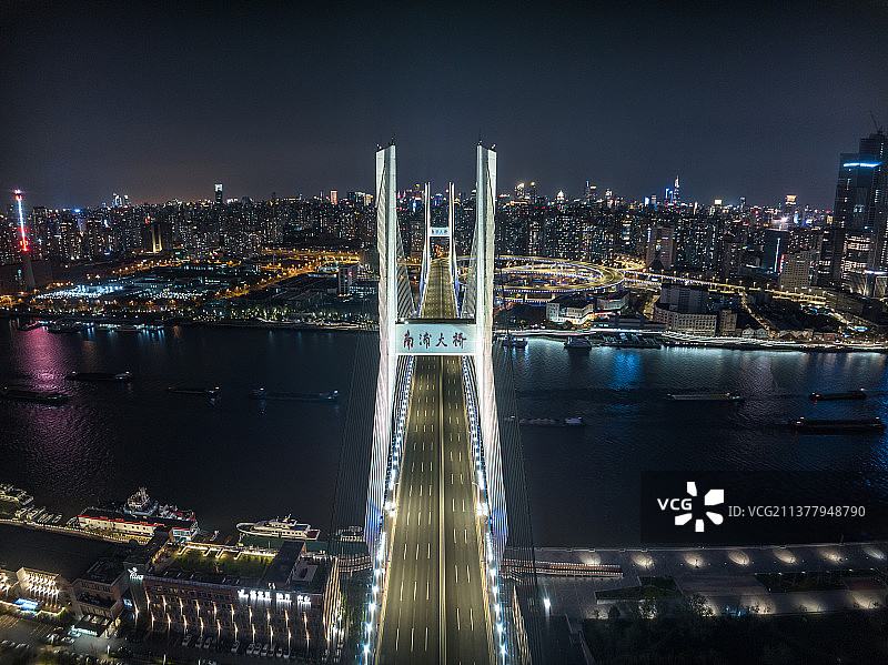 疫情下的上海航拍南浦大桥图片素材