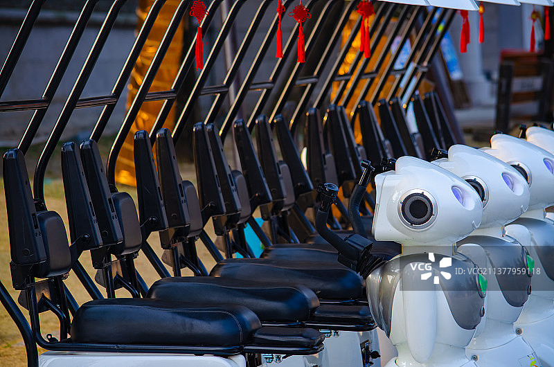 中国电动车拍摄主题，著名景区里的共享三轮摩托车观光户外无人图像摄影图片素材