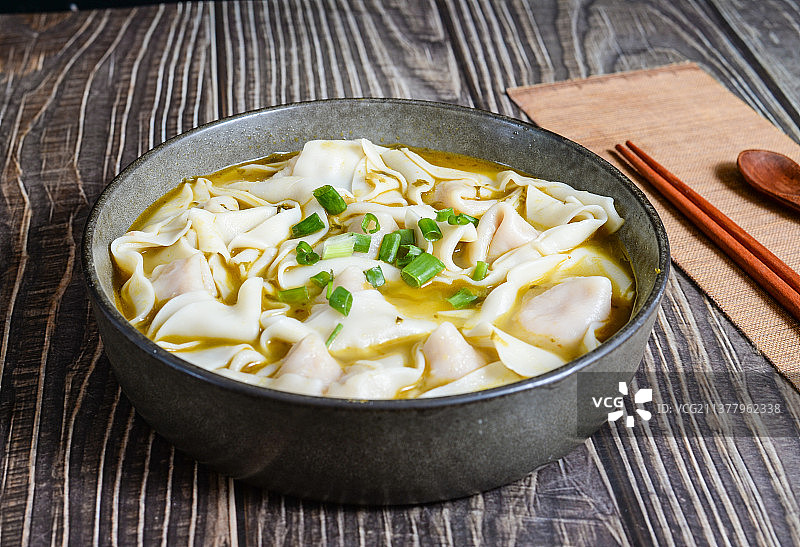 金汤酸辣鲜肉抄手图片素材