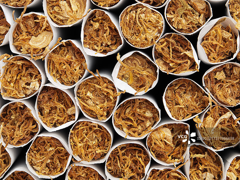 碗中香料的烟草特写图片素材