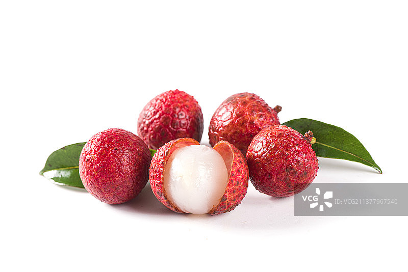 白色背景上的新鲜荔枝图片素材