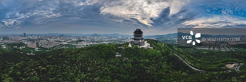 浙江湖州地标仁皇山风光图片素材