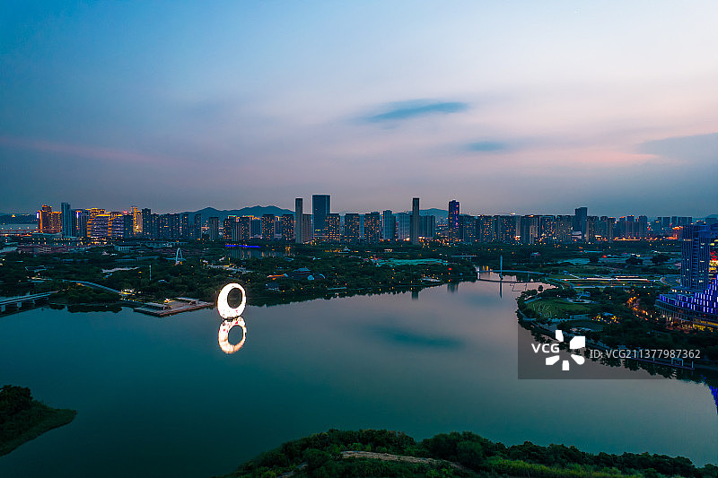 厦门傍晚城市建筑杏林湾区域图片素材