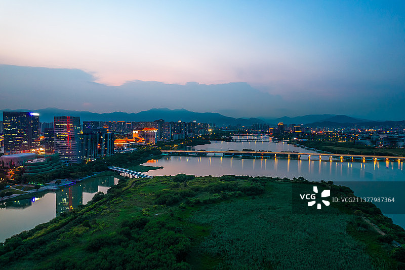 厦门傍晚城市建筑杏林湾区域图片素材
