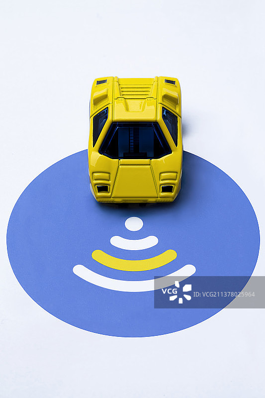 汽车模型与无线网络图标图片素材