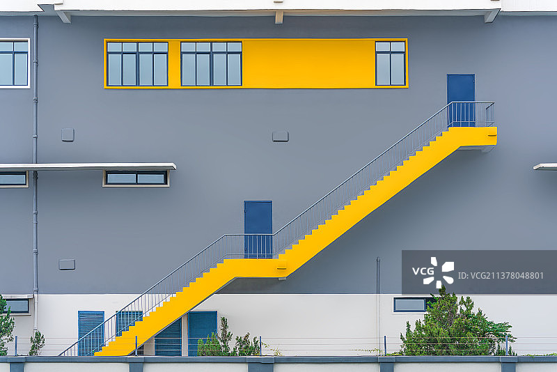 黄色楼梯图片素材
