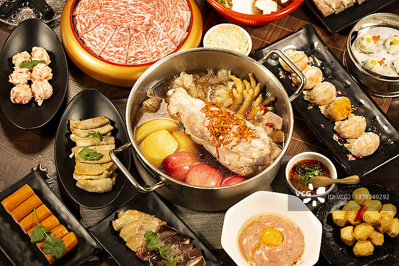 牛腱子肉网红水果火锅图片素材