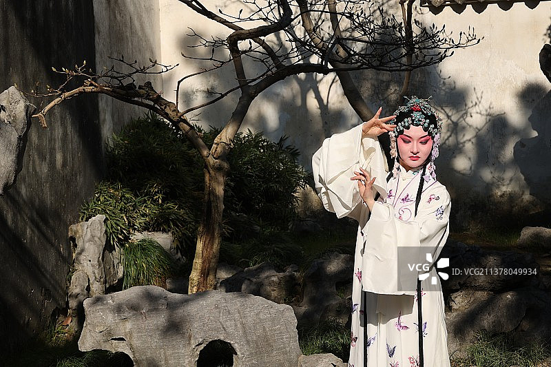 苏州园林昆曲人物图片素材