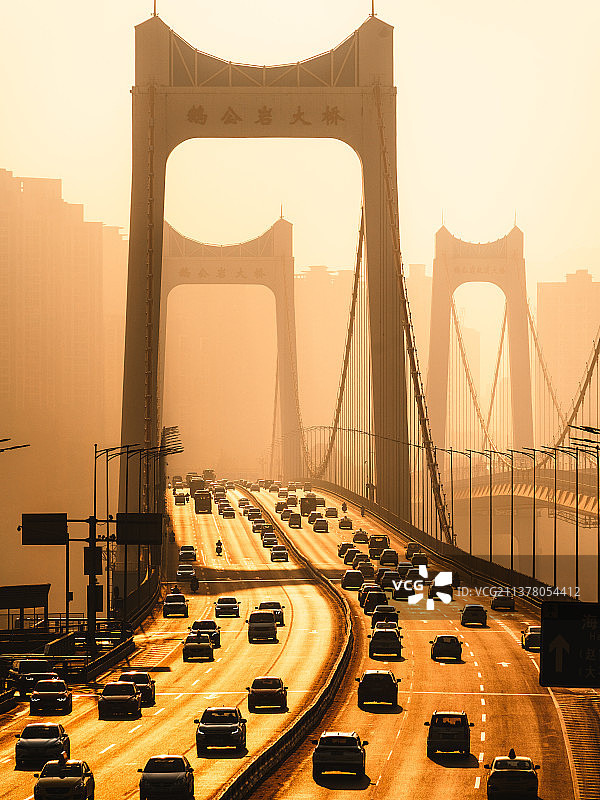 鹅公岩大桥的落日大道图片素材