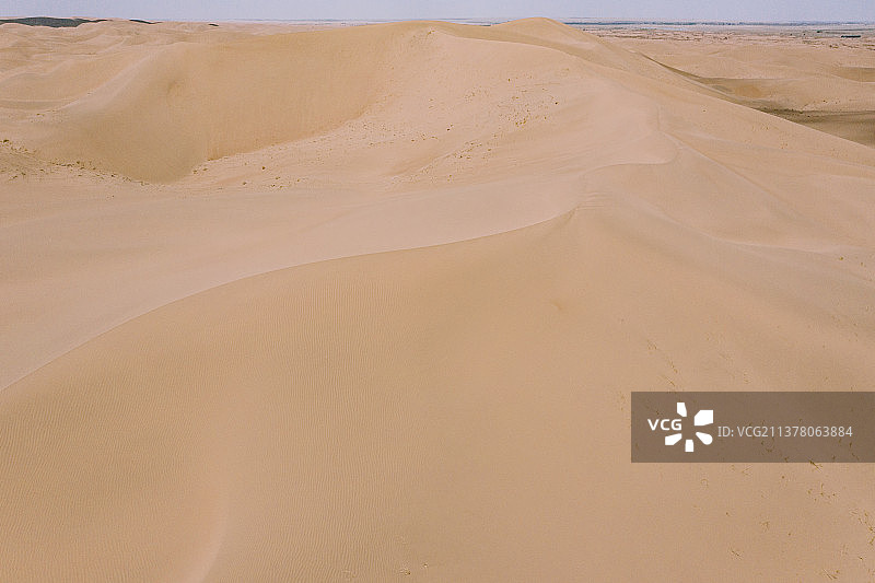中国甘肃省武威市民勤县沙漠地貌航拍图图片素材