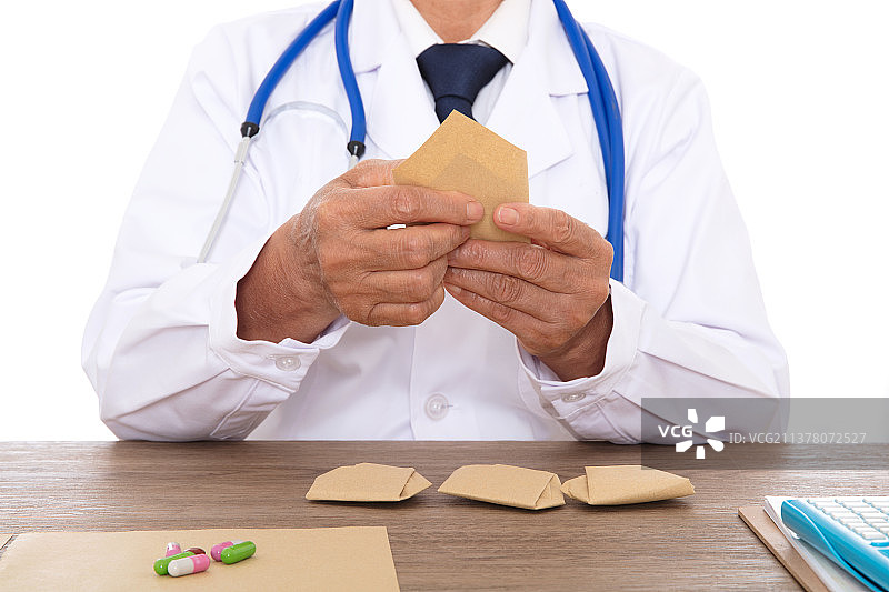 医生把几个疗程的西药每个都包起来图片素材