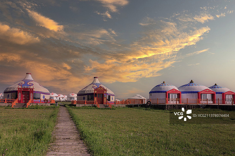 草原，火烧云，蒙古包。图片素材