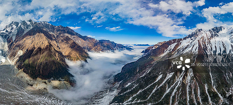 川西海螺沟-云海冰川航拍全貌图片素材