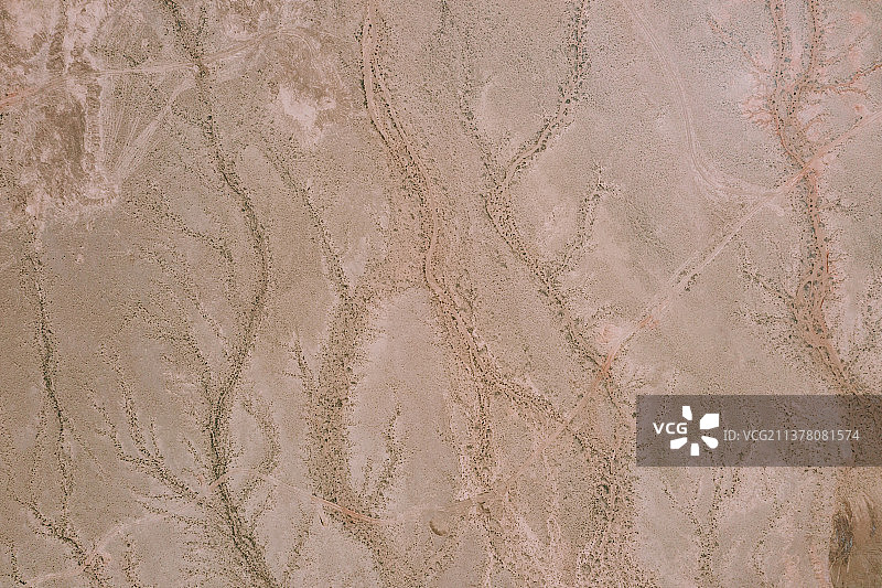 中国甘肃省武威市民勤县沙漠盐碱地地貌航拍图图片素材