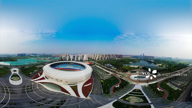 蓝天下的泰州市体育公园图片素材