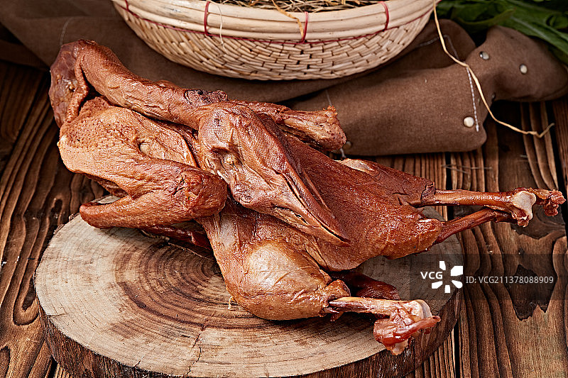 烟熏卤味大鹅肉图片素材
