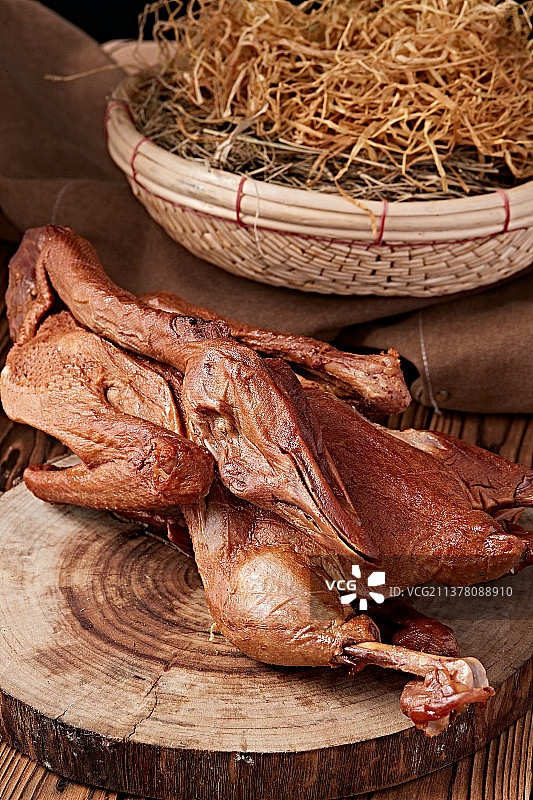 烟熏卤味大鹅肉图片素材