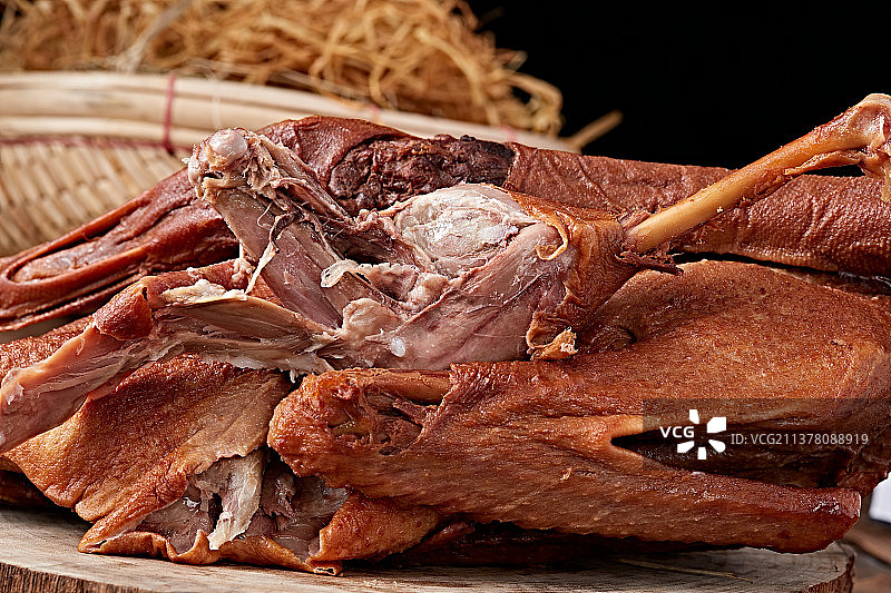 烟熏卤味大鹅肉图片素材