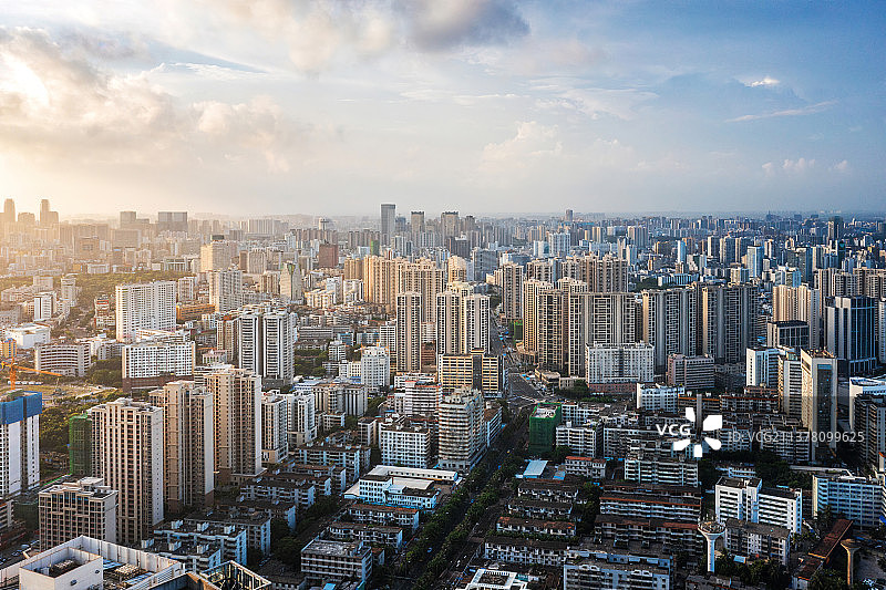 海南岛海口市龙华区骑楼老街旧城小区图片素材