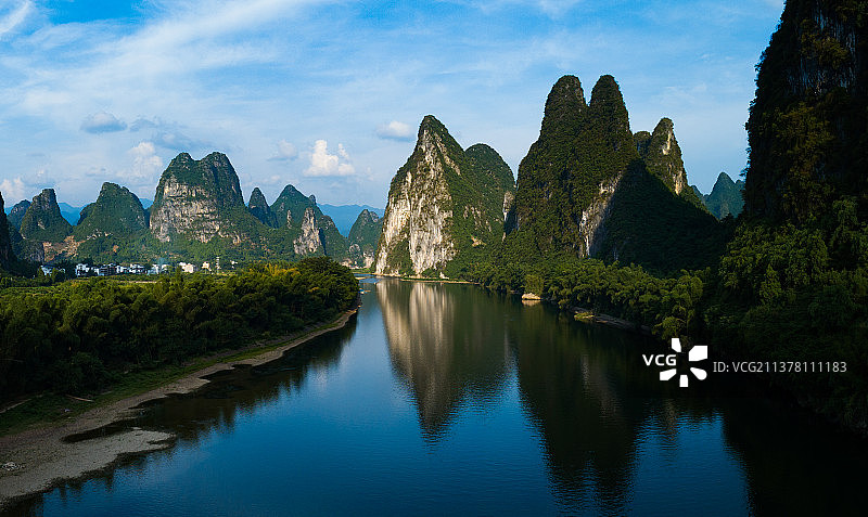 黄布倒影图片素材