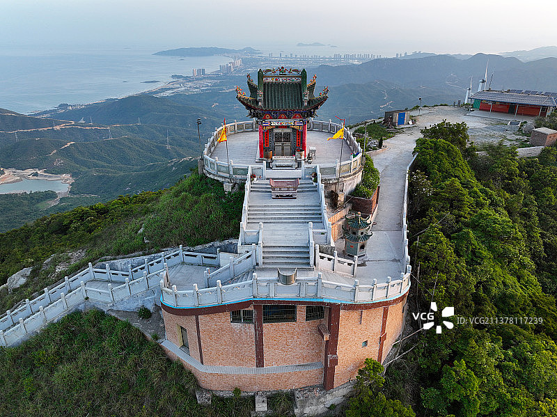 广东省惠州市惠东县盐洲岛观音山风力发电场航拍图片素材