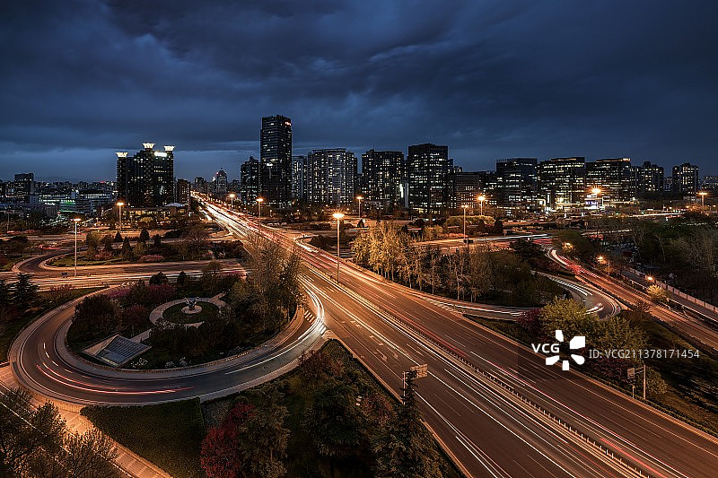 夜色三元桥图片素材