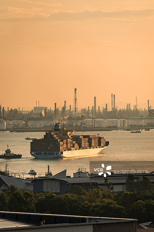 繁忙的马六甲海峡图片素材