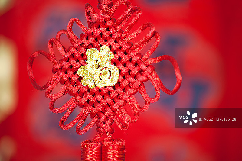 一个红色的中国传统挂饰中国结图片素材