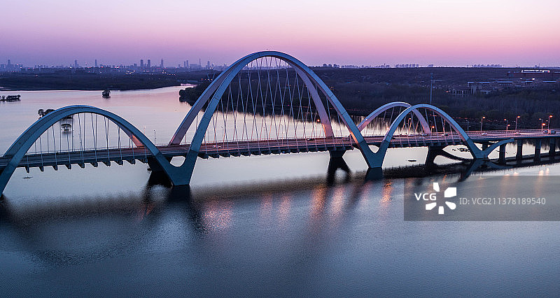 沈阳浑河伯官大桥蓝调夜景航拍图片素材