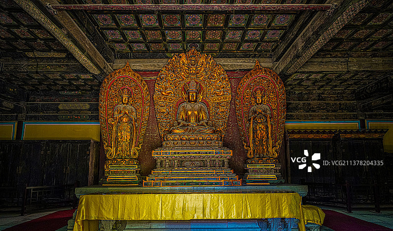 北京大觉寺 三世佛 四大天王 韦陀 佛像 雕像 大殿 藻井 皇家寺院图片素材