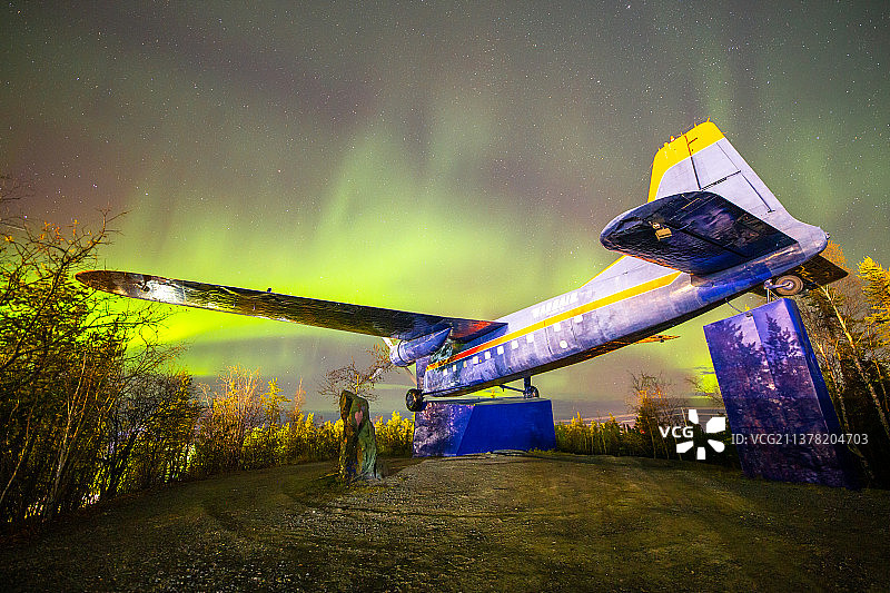 飞机与极光图片素材
