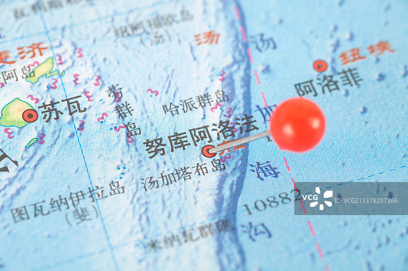 图钉标注汤加首都努库阿洛法在地图上的位置图片素材