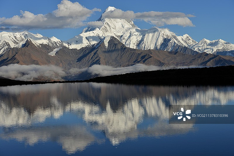 一个人的贡嘎图片素材