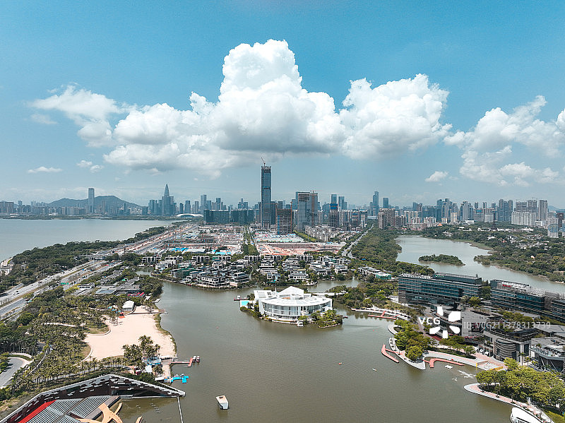 深圳欢乐海岸蓝天白云图片素材