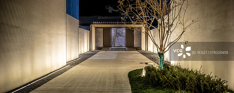 别墅庭院入口处通道图片素材