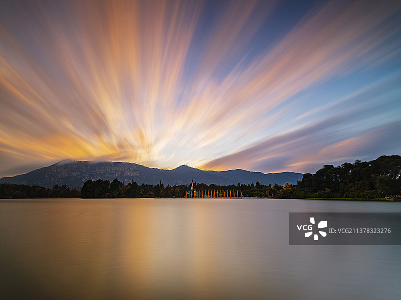 日落时的睡美人图片素材