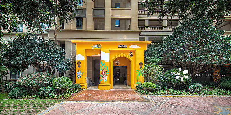 房地产别墅门口街道图片素材