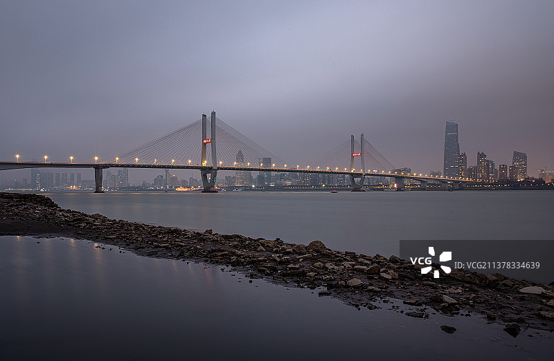 武汉市枯水期的长江二桥傍晚图片素材