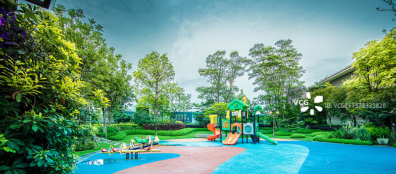 小区内儿童乐园休闲广场图片素材