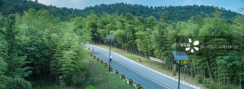 航拍林间的公路图片素材