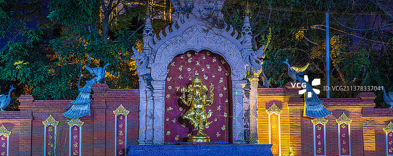 西双版纳傣族建筑佛像图片素材