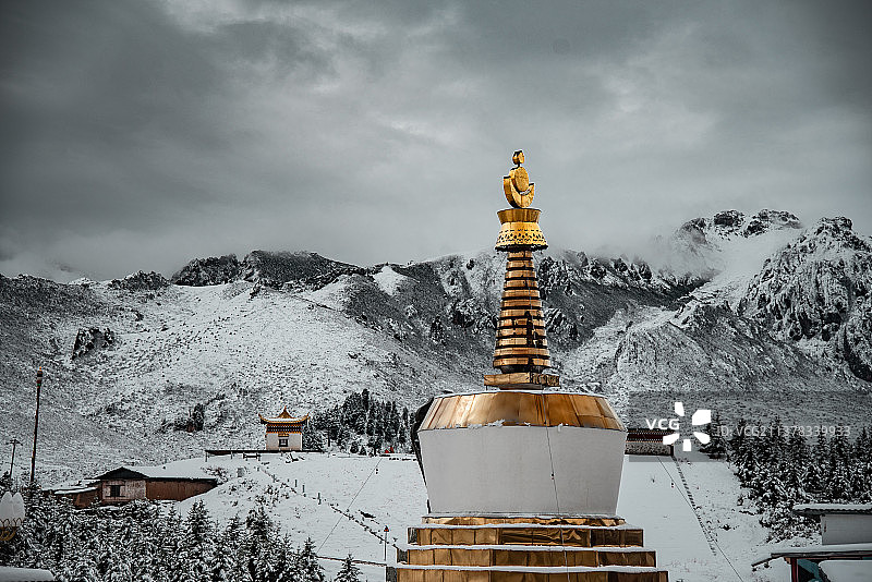 郎木寺初雪图片素材